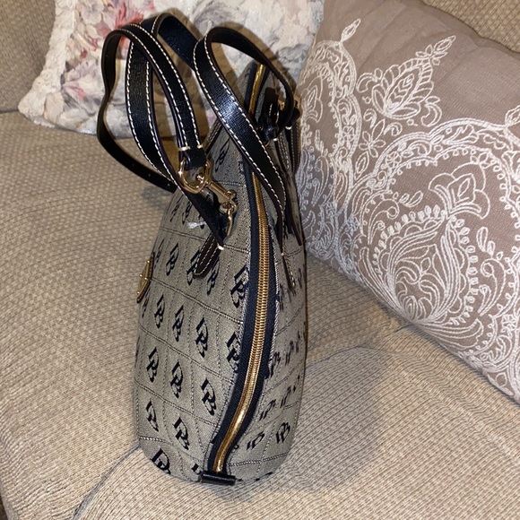 ♠️NWT Dooney & Bourke Rare & Beautiful Hand/Crossbody Bag - Picture 10 of 15